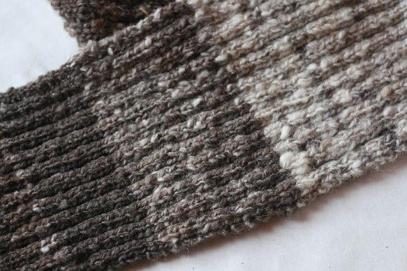 手紡ぎ　手編みのマフラー 4枚目の画像