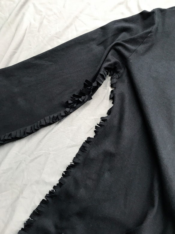 ユニークな前衛的な黒のドレスユニークかつ前衛的な黒のドレス 5枚目の画像