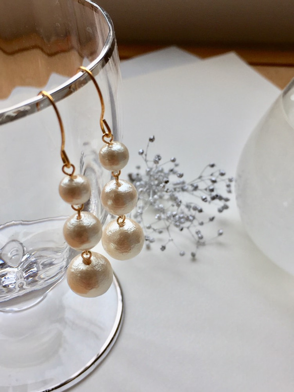 【501】３連パールのイヤリング／ピアス／コットンパール 501】3連パールのイヤリング／ピアス／コットンパール