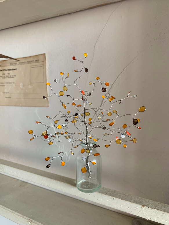 ワイヤークラフト　木の枝　✳︎オレンジver✳︎ ミニチュア陶土の本とメガネ 2枚目の画像