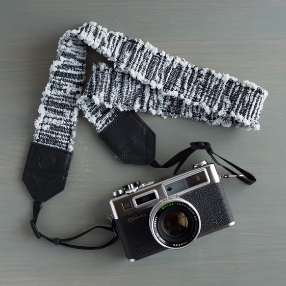 ＊受注生産＊【裂き織】カメラストラップ　デニム　Lot.301 グレー　手織り 1枚目の画像