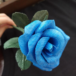 花言葉は「夢叶う」/紙ヒモクラフト/飾りもの／青いバラ2本(K-016） 6枚目の画像