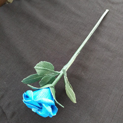 花言葉は「夢叶う」/紙ヒモクラフト/飾りもの／青いバラ2本(K-016） 2枚目の画像