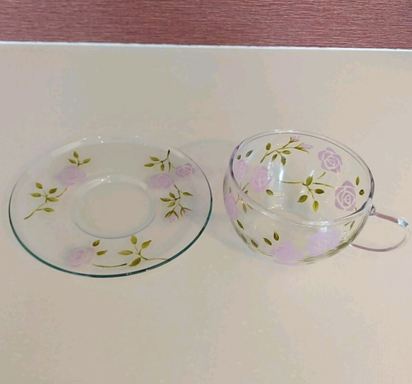 ガラス食器／「ピンクのバラのティーカップ&ソーサー」／グラスペイント／手描き(R-034) 2枚目の画像