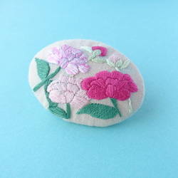 芍薬のブローチ 刺繍ブローチ 母の日 ギフト 春のアクセサリー 2枚目の画像