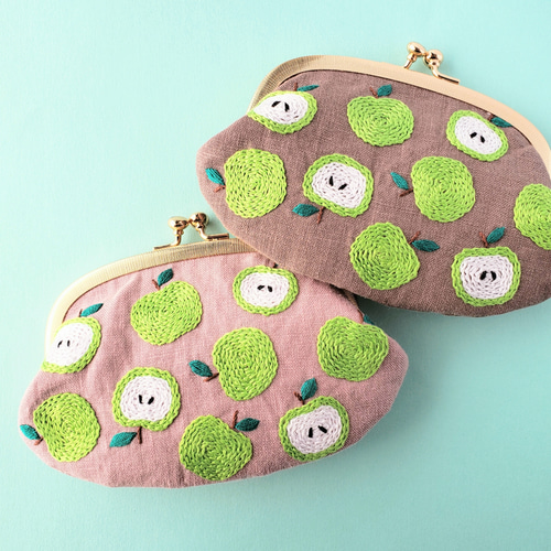 さわやか青りんごの刺繍がま口 手刺繍ポーチリネン がま口 EFFüE