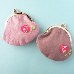 バラの刺繍がま口 コインケース 刺繍ポーチ モカ 2枚目の画像