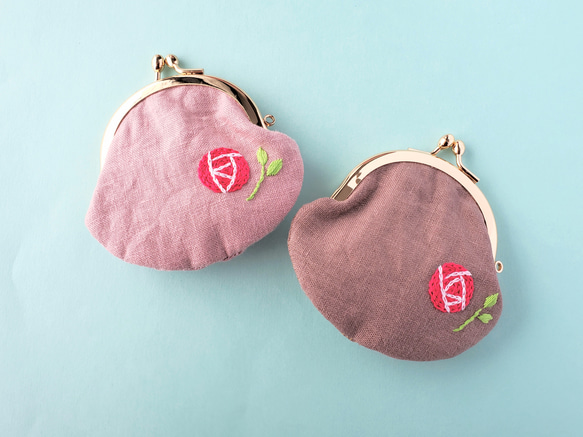 バラの刺繍がま口 コインケース 刺繍ポーチ モカ 2枚目の画像