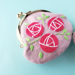 バラの刺繍がま口 コインケース 刺繍ポーチ モカ 3枚目の画像