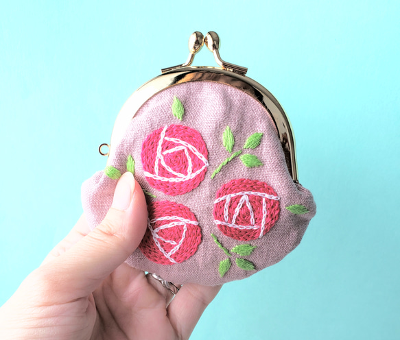 バラの刺繍がま口 コインケース 刺繍ポーチ モカ 4枚目の画像