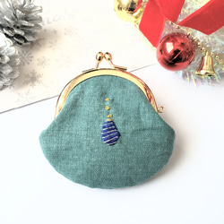 クリスマス柄 刺繍がま口  キラキラオーナメント リボンと柊 5枚目の画像