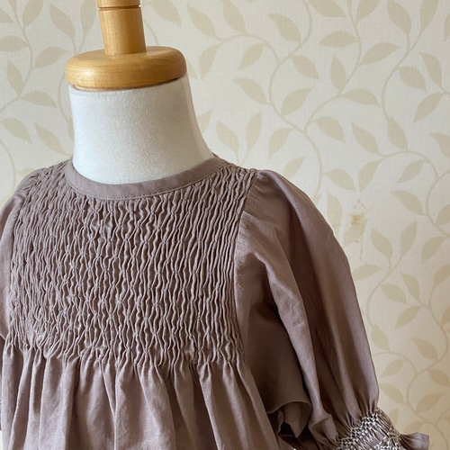 バックスモッキング刺繍&ボリューム袖のワンピース♬ 子供服 pratolina