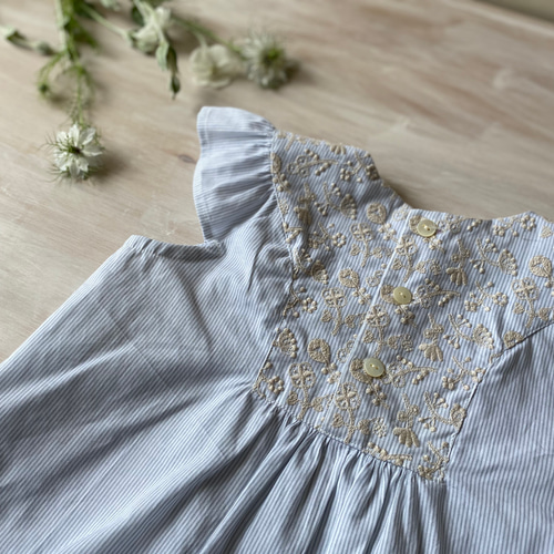 丸ヨークのフラワー刺繍ワンピース❤︎100㎝ 子供服 pratolina