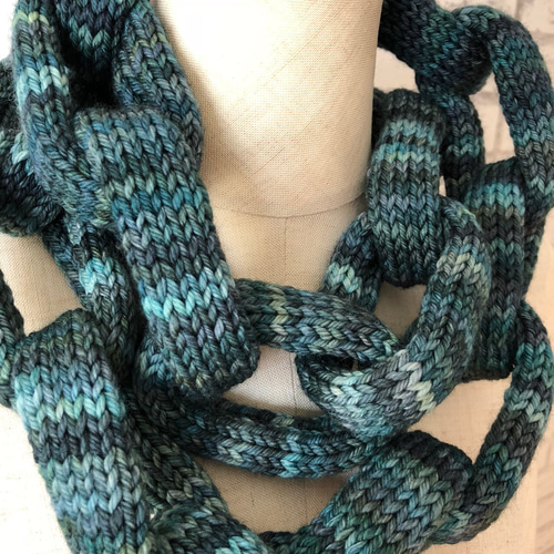 トリーバーチ★美品★メリノウールマフラー★ロゴ入り★中判マフラー★マゼンタ MARNI マルニ マフラー SCZC0068Y0 UAW031 レディース ロゴ
