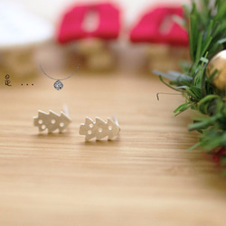 クリスマスツリー、クワガタ、純銀製の耳 2枚目の画像