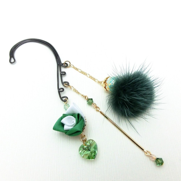 旋鈕手工耳鉤&lt;冬季綠色&gt;【角玫瑰】真絲心形施華洛世奇 第2張的照片