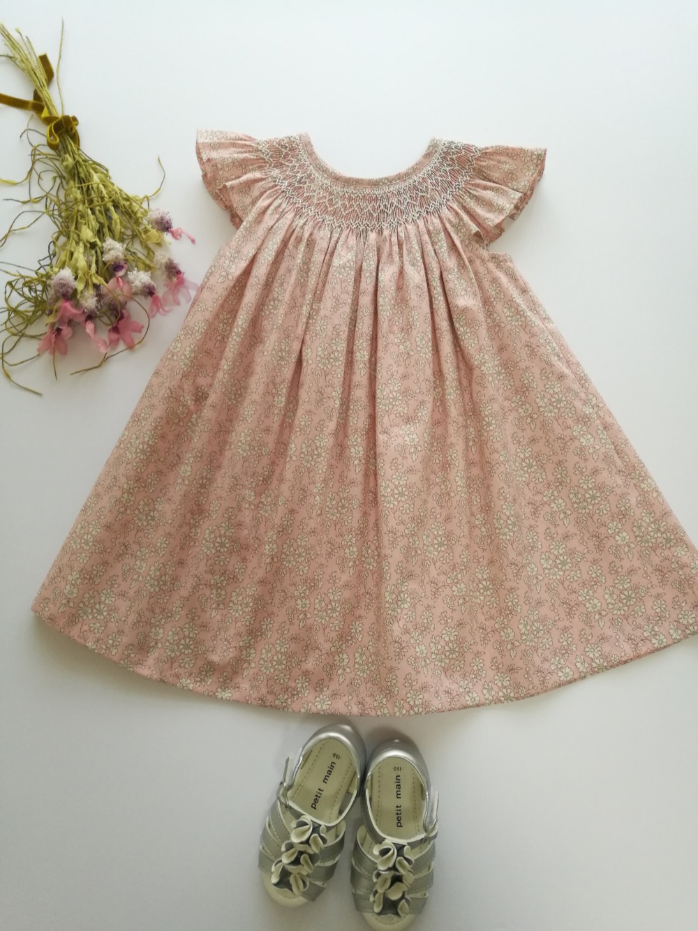 サイズ100　リバティプリントスモッキング刺繍ワンピース　カペル柄