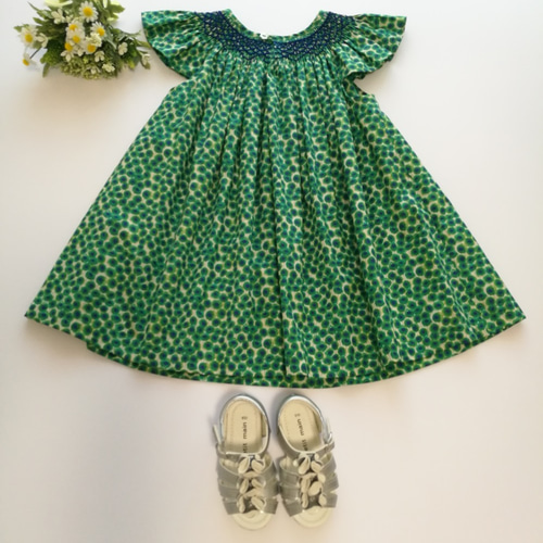 【試着のみ】リバティ　ローズザンジー　カシュクールワンピース　スモッキング刺繍 Amaia Kids - Moohren dress - Liberty Plum/Pink floral