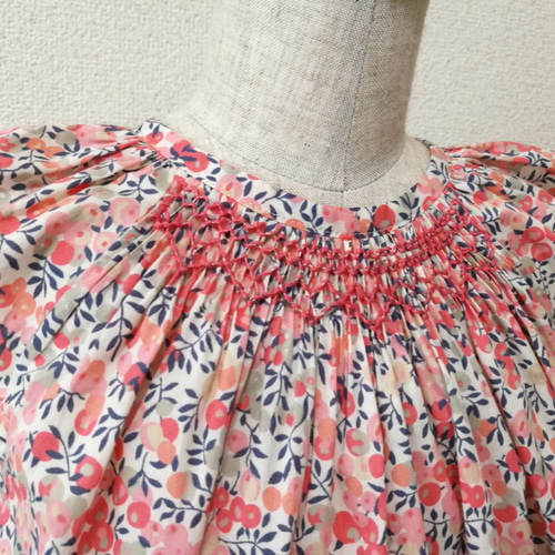 スモッキング刺繍リバティプリント ワンピース&パンツセット スモッキング刺繍リバティプリント ワンピース&パンツセット