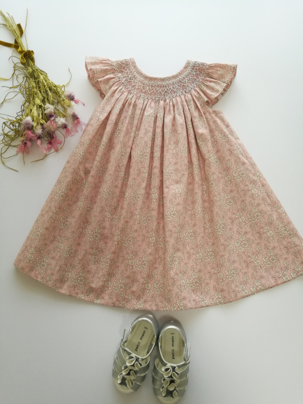 サイズ110  リバティプリントスモッキング刺繍ワンピース　カペル柄