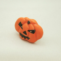 ＜陶器/秋/ハロウィン＞こわくないかぼちゃおばけ帯留め 6枚目の画像
