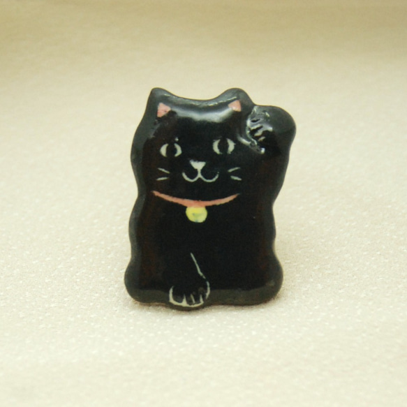 ＜陶器/和＞黒まねき猫帯留め 3枚目の画像