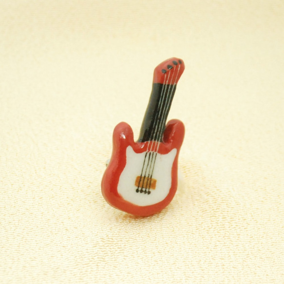 ＜陶器/楽器＞4弦ギター帯留め（赤） 4枚目の画像