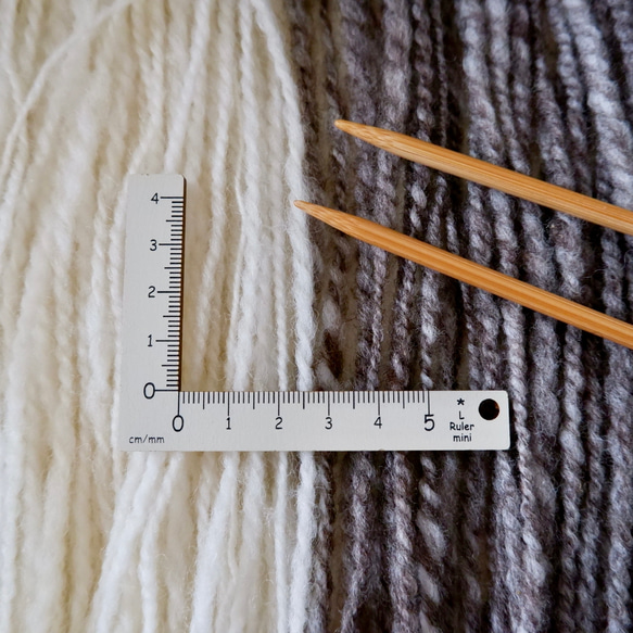 北海道産羊毛使用 ウール100% 手つむぎ毛糸 手紡ぎ糸 結(ゆい) 天然色(無染色) オリジナルヤーン 10g 6枚目の画像