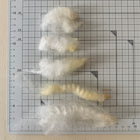 【素材のおすそ分け】北海道産羊毛 天然色 手紡ぎ フェルトクラフト 織 10g 2枚目の画像