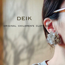 さりげなくアシメなお花チュール　イヤリング　DEIK…one and only accessory 1枚目の画像