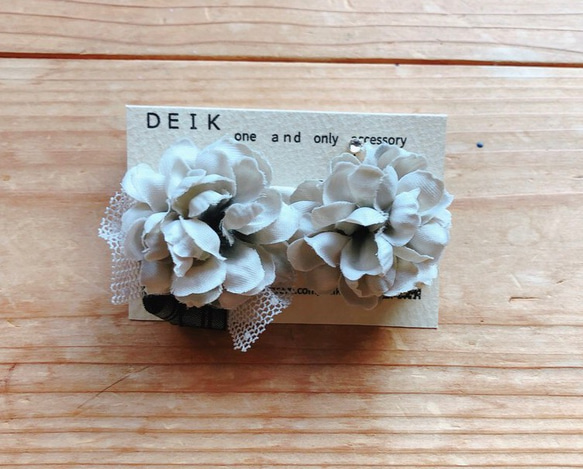 さりげなくアシメなお花チュール　イヤリング　DEIK…one and only accessory 2枚目の画像