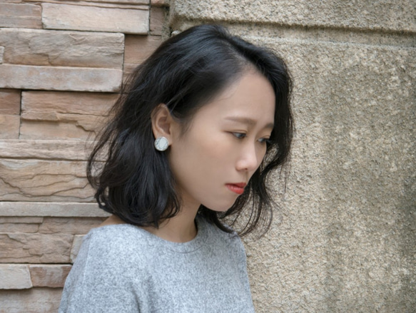 石紋。白松石片小耳環 WHITE HOWLITE SILVER CIRCLE EARRING 02 第5張的照片