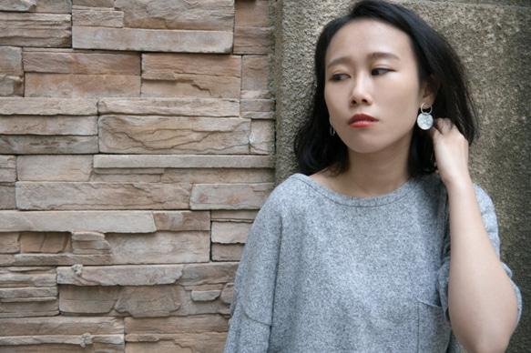 Shiwen。ホワイトパインの石のイヤリングWHITEハウライトSILVER CIRCLE EARRING 01 7枚目の画像