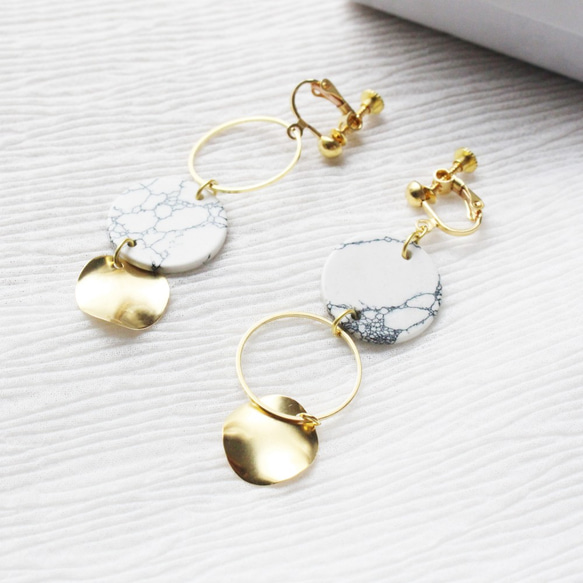 幾何。圓片長耳環 CIRCLE DANGLE EARRING 第4張的照片