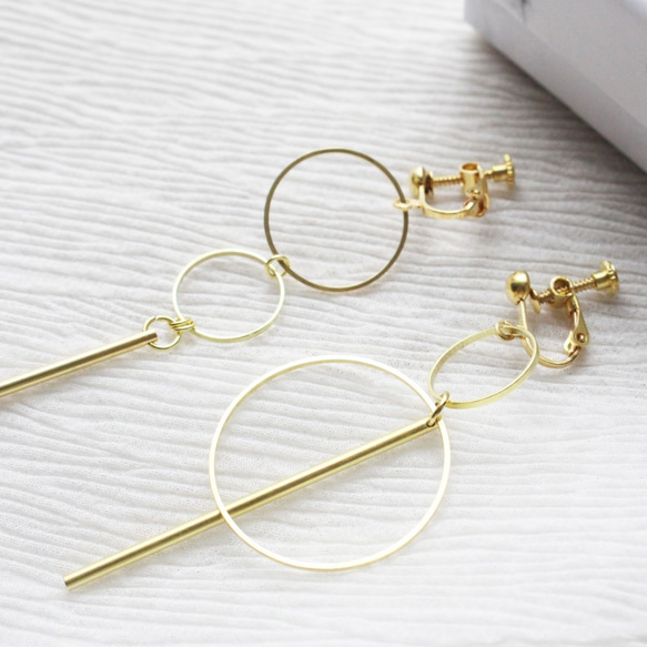 幾何。簡約雙圈黃銅長耳環 NO.3 耳針純銀 DOUBLE CIRCLE DANGLE EARRING NO.3 第3張的照片