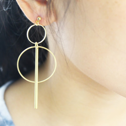 幾何。簡約雙圈黃銅長耳環 NO.3 耳針純銀 DOUBLE CIRCLE DANGLE EARRING NO.3 第4張的照片