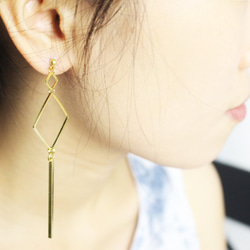 幾何。簡約方框黃銅長耳環 耳針純銀 GEOMETRIC SQUARE DANGLE EARRING 第8張的照片