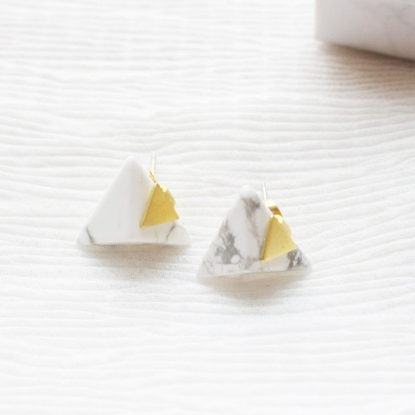 幾何。三角白松石耳環 耳針純銀 TRIANGLE HOWLITE STUD EARRING 第3張的照片