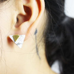 幾何。三角白松石耳環 耳針純銀 TRIANGLE HOWLITE STUD EARRING 第6張的照片