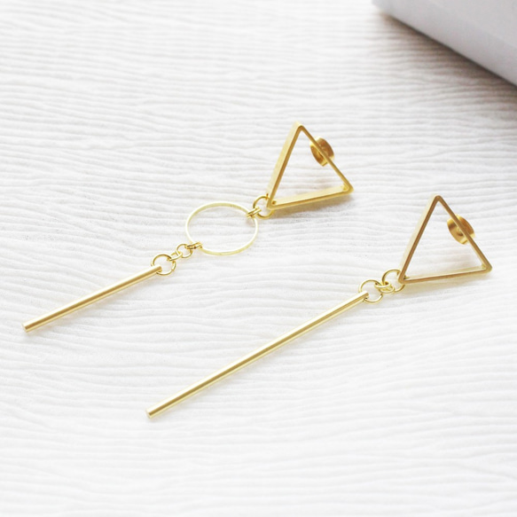 幾何。三角幾何黃銅長耳環 耳針純銀 GEOMETRIC TRIANGLE DANGLE EARRING 第2張的照片