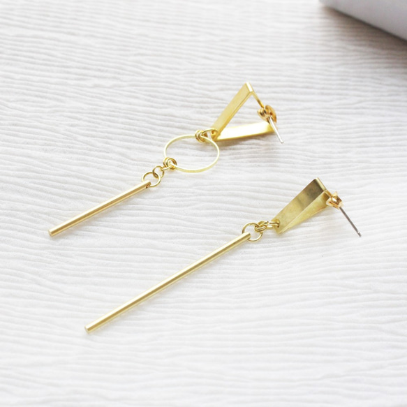 幾何。三角幾何黃銅長耳環 耳針純銀 GEOMETRIC TRIANGLE DANGLE EARRING 第3張的照片