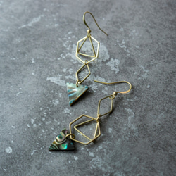 幾何。天然三角鮑魚貝長耳環 BRASS BLACK SHELL DANGLE EARRING 第1張的照片