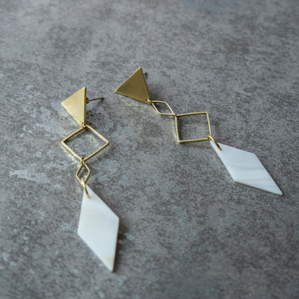 幾何。天然菱形白貝長耳環 BRASS WHITE SHELL DANGLE EARRING 第2張的照片