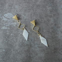 幾何。天然菱形白貝長耳環 BRASS WHITE SHELL DANGLE EARRING 第3張的照片