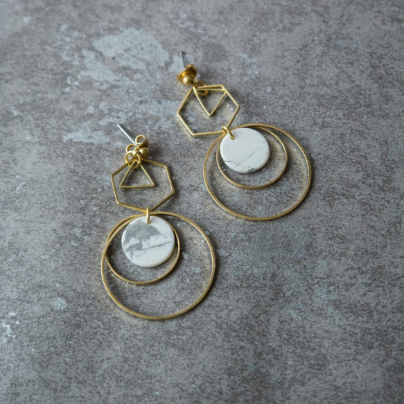 幾何。黃銅天然白松石圓片耳環  BRASS HOWLITE DANGLE EARRING 第2張的照片