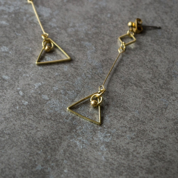 幾何。幾何黃銅細緻長耳環 BRASS GEOMETRIC DANGLE EARRING 第3張的照片