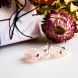 春の意味。ピンククリスタルハーフサークルピアスROSE QUARTZ CRYSTAL EARRING 2枚目の画像