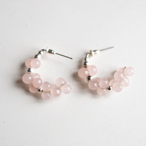 春の意味。ピンククリスタルハーフサークルピアスROSE QUARTZ CRYSTAL EARRING 3枚目の画像