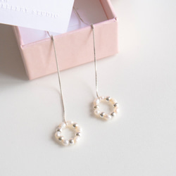 春意。珍珠圈垂墜耳環 PEARL CIRCLE DANGLE EARRING 第2張的照片