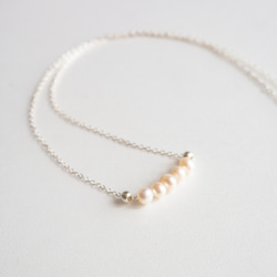 春意。珍珠簡約鎖骨鏈 PEARL BASIC NECKLACE 第4張的照片